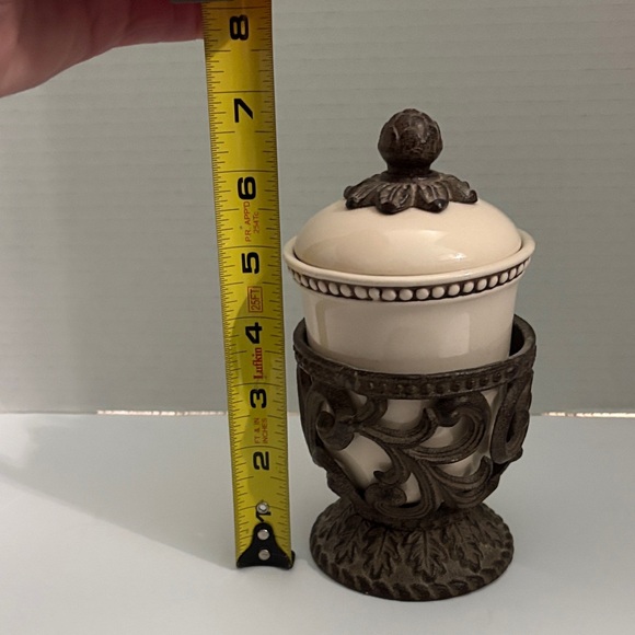 Ornate Cream and Brown Decorative Jar - Picture 4 of 4